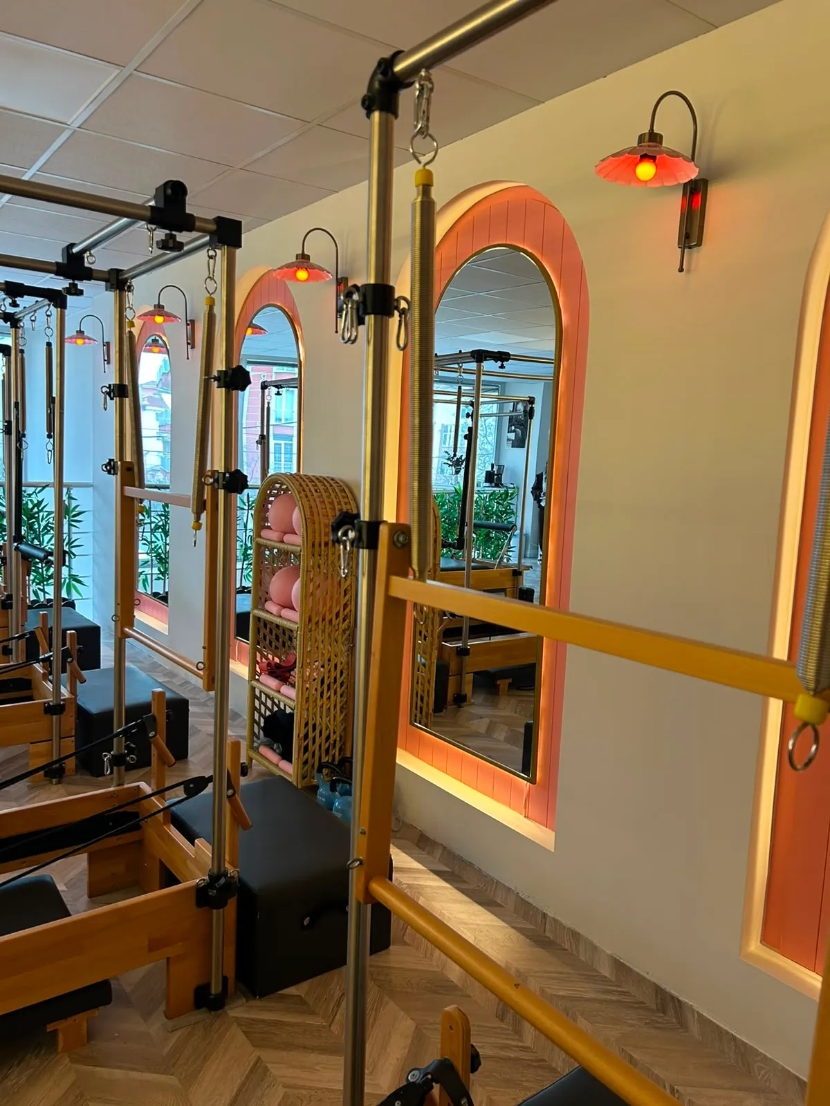 AlfaPilates Saray stüdyosunda reformer alanı